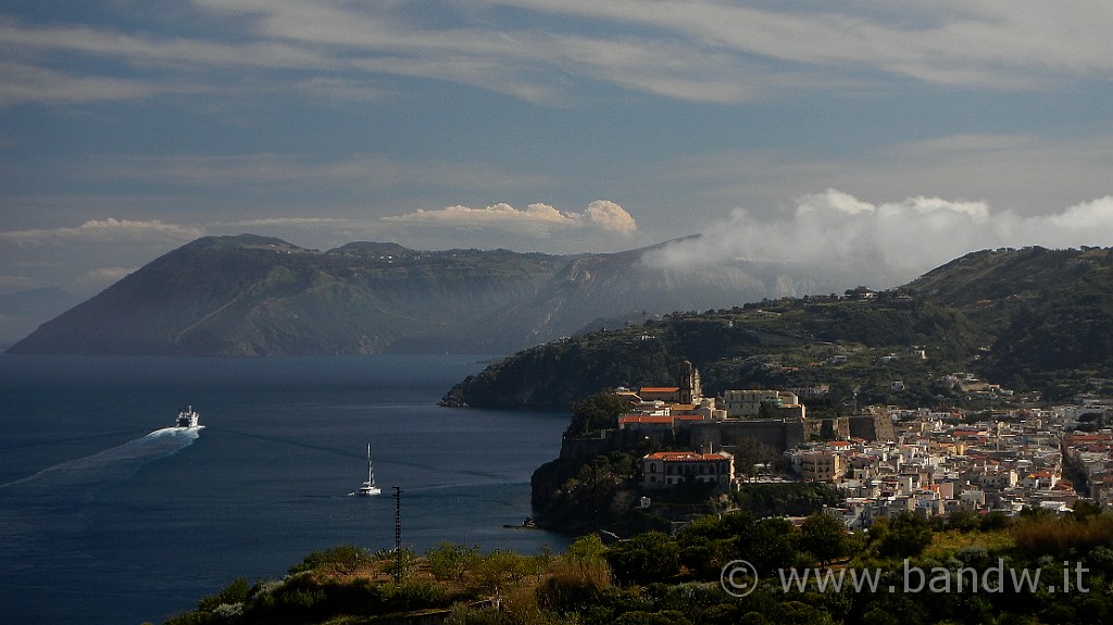 DSCN8710.JPG - Panorama su Lipari